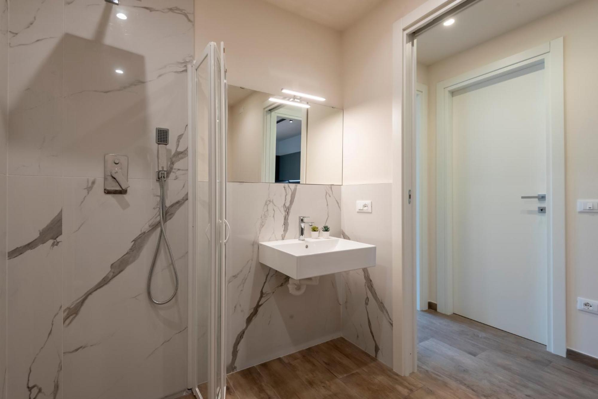 Iarsera Rooms And Apartment Lucca Bagian luar foto