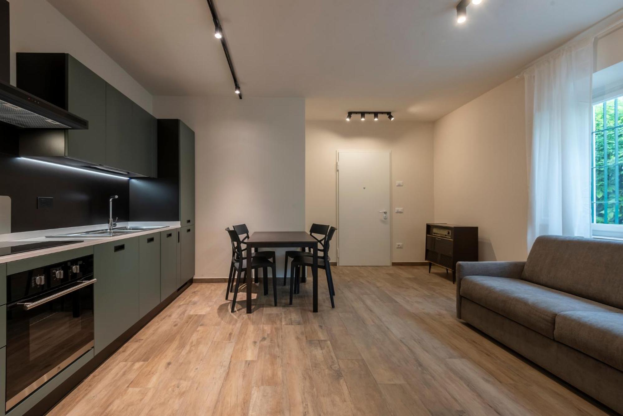 Iarsera Rooms And Apartment Lucca Bagian luar foto