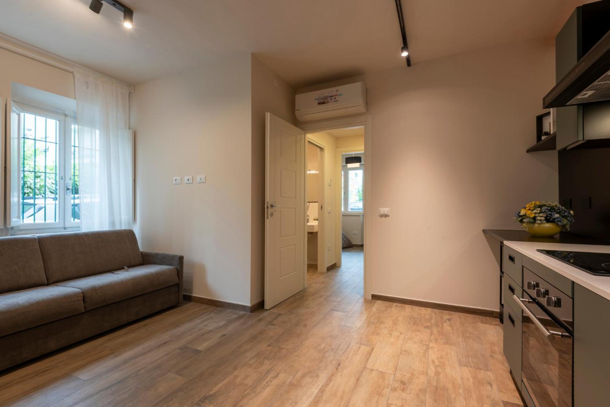 Iarsera Rooms And Apartment Lucca Bagian luar foto