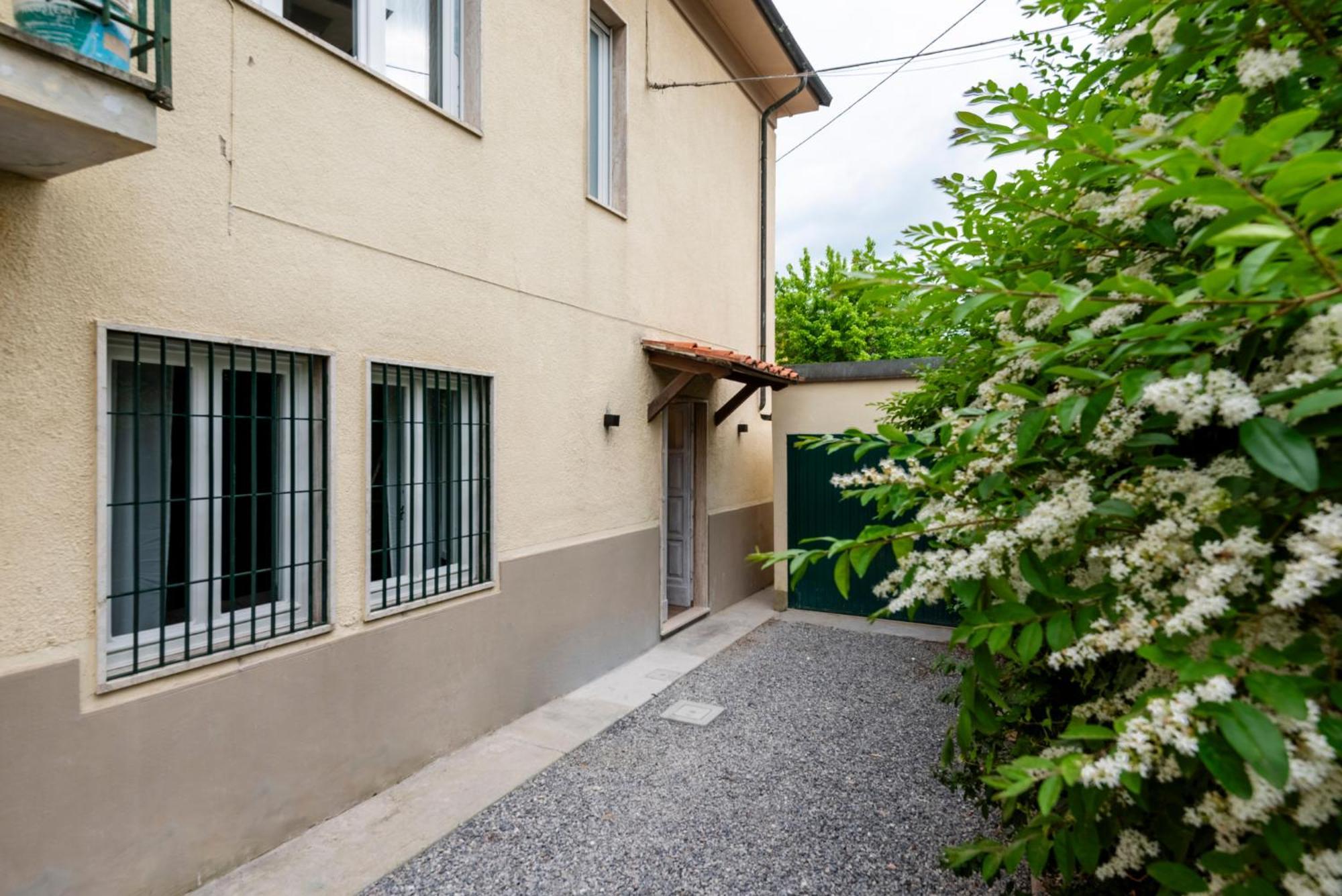 Iarsera Rooms And Apartment Lucca Bagian luar foto